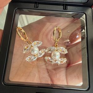 Elegant Gold and Pearl Earrings